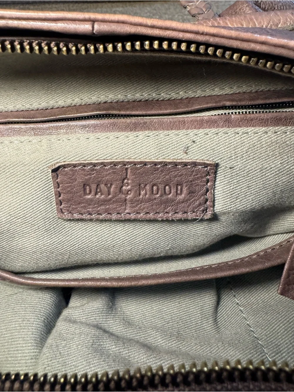 Day & Mood hobo bag crafted washed distressed leather taupe/grey shade - Picture 11 of 15